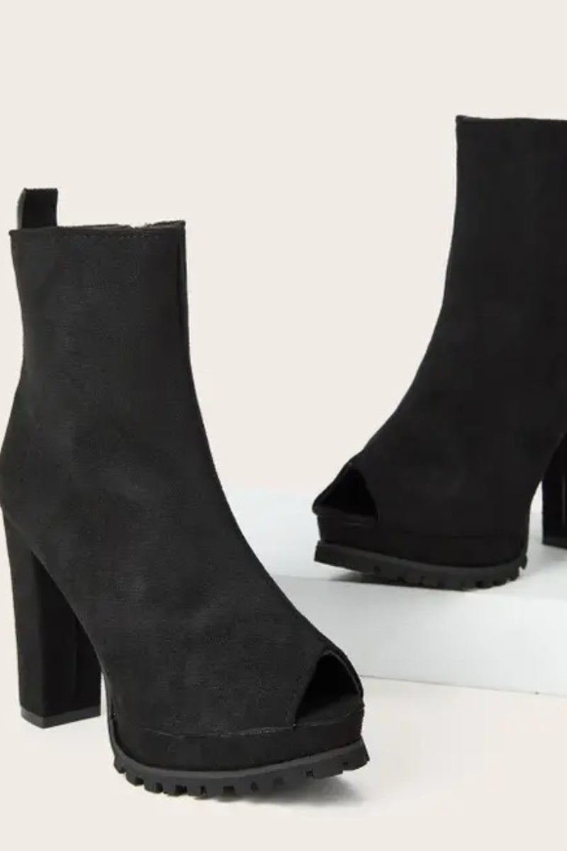 Chunky Sole Round-toe Solid Booties